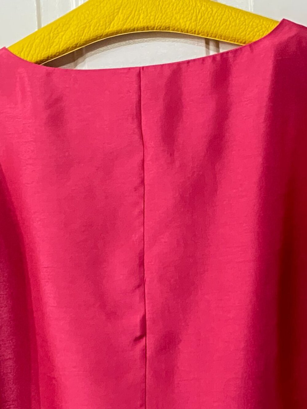 Chicos Sz 2 (L) Blouse 3/4 Sleeve Round Neck Shiny Hot Pink Polyester - Picture 6 of 9